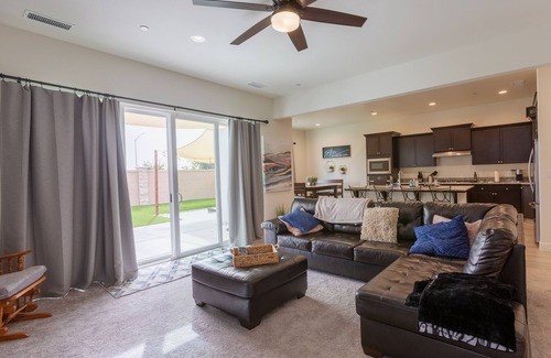 Clovis Casa | Serenity in Clovis: 3BR, 2.5BA Retreat for Your Getaway, Close to National Parks