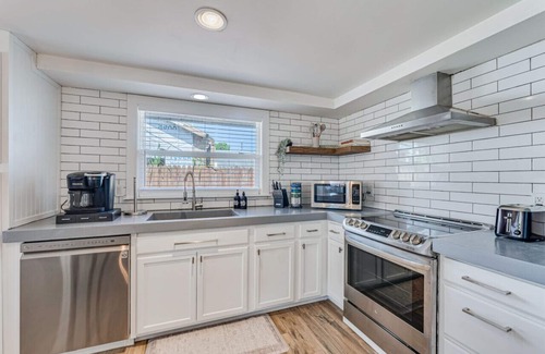 North Kenwood Casa | Serenity in North Kenwood