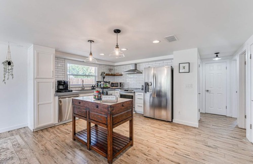 North Kenwood Casa | Serenity in North Kenwood