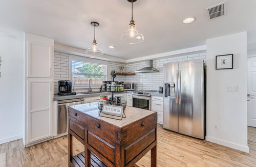 North Kenwood Casa | Serenity in North Kenwood