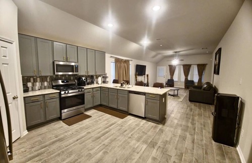 Barker Casa | Serenity in Suburbia - Katy Tx