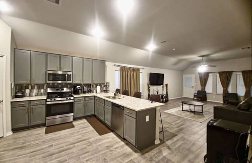 Barker Casa | Serenity in Suburbia - Katy Tx