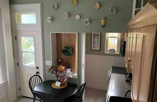 Lancaster Casa | SERENITY IN THE CITY - 5 BR College Ave by F & M