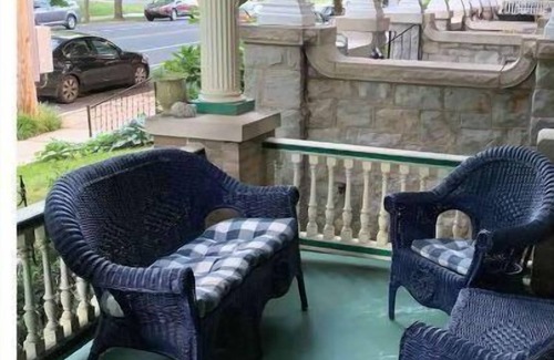 Lancaster Casa | SERENITY IN THE CITY - 5 BR College Ave by F & M