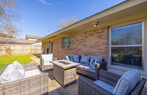 Woodson Village - Pershing Casa | Serenity In The City With Huge Backyard 4 Bedroom Home by RedAwning