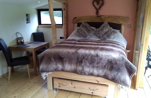Pentrefelin Cabina | Serenity Lodge, una experiencia de glamping única.