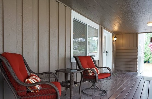 Elk Casa | Serenity Lodge - big house on the lake for family gatherings