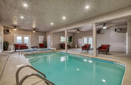 Sevierville Casa | Serenity Mountain Pool Lodge, Theater Room, 685 FREE tickets each paid day!
