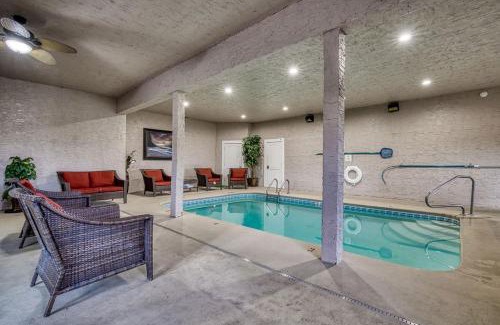 Sevierville Casa | Serenity Mountain Pool Lodge, Theater Room, 685 FREE tickets each paid day!