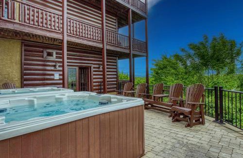 Sevierville Casa | Serenity Mountain Pool Lodge, Theater Room, 685 FREE tickets each paid day!