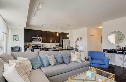 Evanston Condominio | "Serenity of Evanston" 2 BDR/2Bath Modern-Luxe Suite