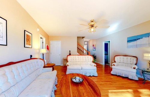 Caine Woods Casa | Serenity on Sailing Rd