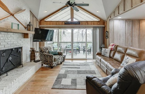 Flowery Branch Casa | Serenity-on-the-Lake with Dock