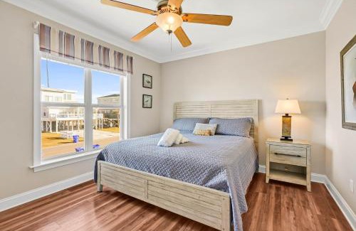Oak Island Casa | Serenity Sands Beach Retreat