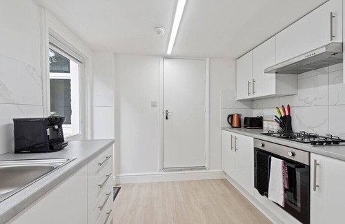 Tottenham Casa | Serenity, Scenery, Shopping, and Sports
