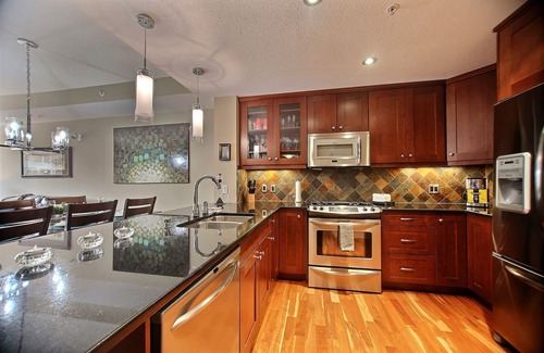 Canmore Condominio | ViewAmazing Mtn vista de Three Sister-10 minutos a pie del centro de la ciudad, jacuzzi, f / p, estacionamiento⛰