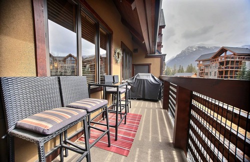 Canmore Condominio | ViewAmazing Mtn vista de Three Sister-10 minutos a pie del centro de la ciudad, jacuzzi, f / p, estacionamiento⛰