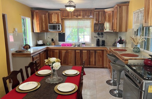 Lacovia Apartamento | Serenity Suite 2BR King Apt W/AC