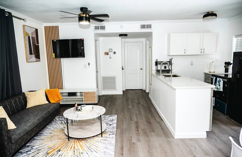 Southside Casa | SERENITY SUITEnSerenity/Mayo/UNF/Town center