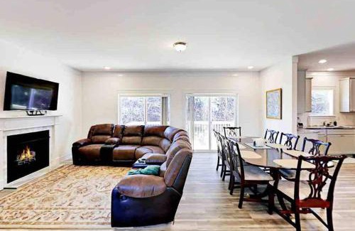 Weaverville Casa | Serenity Views Comfort - Close to City & Parkway!