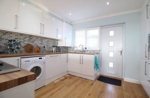 Seaford Casa | Serenity "your calm seafront retreat"