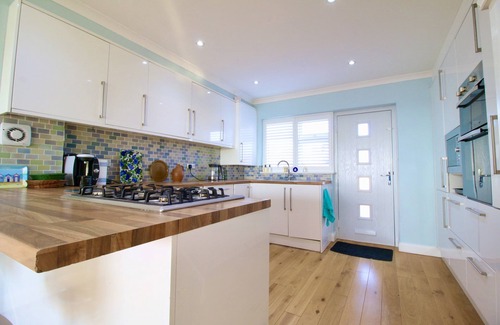 Seaford Casa | Serenity "your calm seafront retreat"