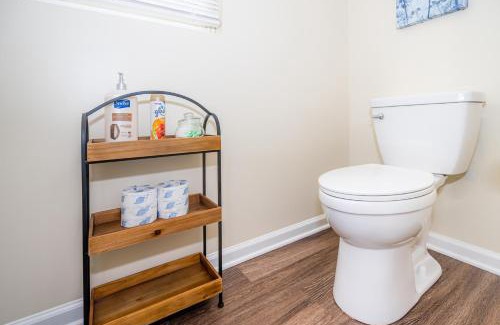 Durham Apartamento | Serine Space - Townhome - King Bed - Duke - Long Term Stays