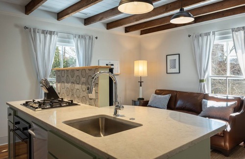 Belmont Apartamento | Service Station Apartment | Great Extended Stay in Dtwn Belmont