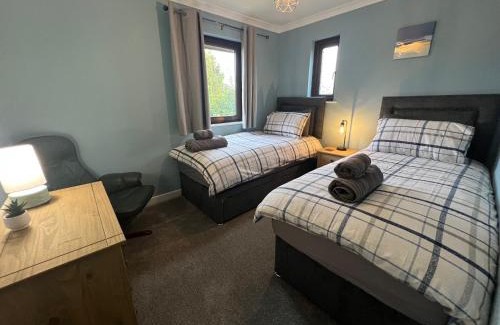 Milton Keynes Casa | Serviced 2-Bed Home in MK, Walk to Train, City Shopping, Santander & Network Rail HQ, Parking & WiFi Included Webbhill Stays