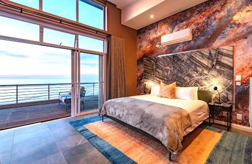 Bloubergstrand Apartamento | Serviced Beach Penthouse, 100k Gemstone display, All Ensuite