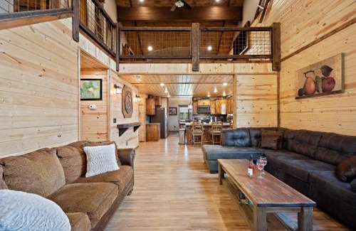 Island Park Casa | Set the Hook by KABINO Fire Pit Sleeper Sofa Loft 2 Living Rooms Grill WiFi