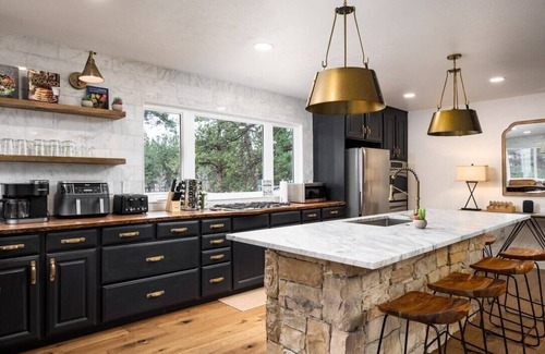 Bailey Casa | Seth|810 Tincup Terrace · The Modern Mountaineer | 2.7 acres w/ hot tub!