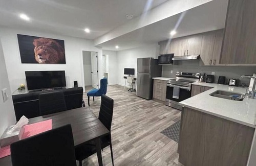 Southeast Calgary Casa | Seton Villas 5Bed Hse Including Basement & Kingbed