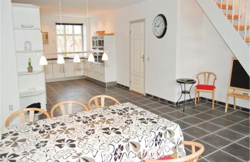 Bredebro Casa | Seven-Bedroom Holiday Home In Bredebro