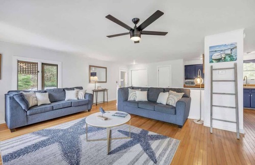 Hancock Casa | Seven Bells Cottage- Close to Ocean!
