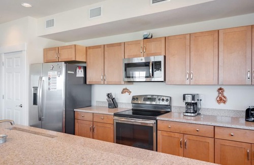 Kill Devil Hills Condominio | Siete Cs 402: Mejor nivel condominio, frente al mar, piscina comunitaria, comunidad de camino privado a la playa.