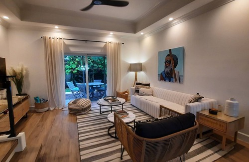 West Bay Casa | Seven Mile Beach Corridor, beautifully renovated 2 bdrm. Steps to Cemetery Beach