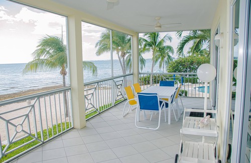 Seven Mile Beach Condominio | Seven Mile Beach Oceanfront 3 Bedroom Condo con piscina / jacuzzi