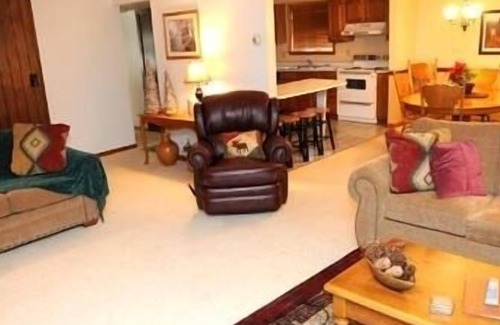 Seven Springs Condominio | Seven Springs 2 Bedroom Standard Condo, Sleeps 10! by RedAwning - Save 10% on 3 Nights, 15% on 5 Nights!
