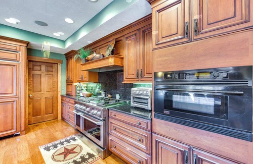 Champion Casa | Seven Springs Resort Home: Theater Room & Grill