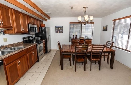 Champion Condominio | Seven Springs Stoneridge 3 Bedroom Standard Condo, Mountain Views! by RedAwning