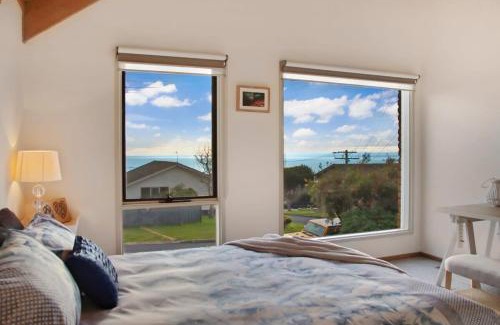 Clifton Springs Casa | Seven Views I Pool Table n Water Views