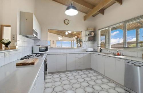 Clifton Springs Casa | Seven Views I Pool Table n Water Views