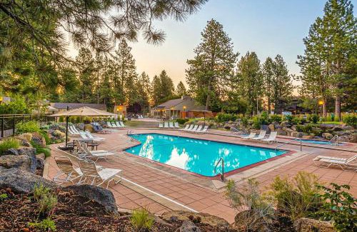 Bend Hotel | Seventh Mountain Resort Unit 1914