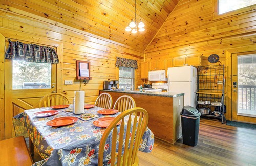Sevierville Cabina | Sevierville Cabin w/ Hot Tub & Deck!