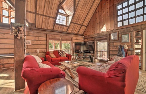 Sevierville Casa | Sevierville Countryside Getaway with 2 Decks!