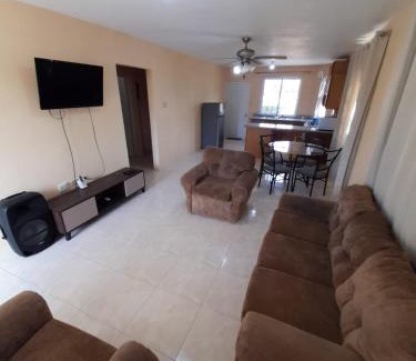 Spanish Town Casa | Seville Meadows 3 - Johns Road Spanish Town