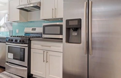 Oakland Casa | Sf City Ocean View. Free parking inside the compound. 15 min beach Drive