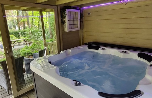 Norg Casa | Sfeervol boshuis met jacuzzi en veel privacy.