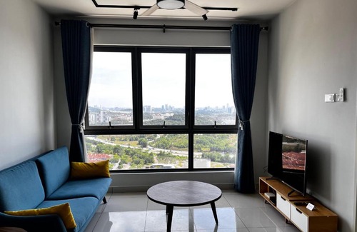 Seri Kembangan Apartamento | SFERA ATMOSPHERE MAEPS Serdang Free WiFi Netflix Sky Garden Infinity Pool Facing Putrajaya